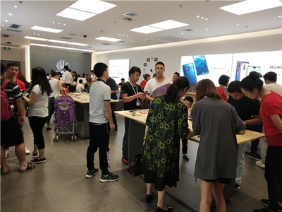 華為門店單店三日銷售額突破60萬，體驗式消費引領電子產品零售新浪潮